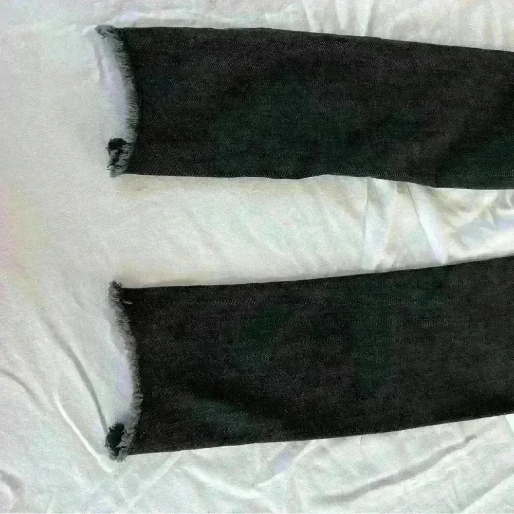 NWT girls black distressed skinny jeans with adjustable waistband. - Picture 6 of 10